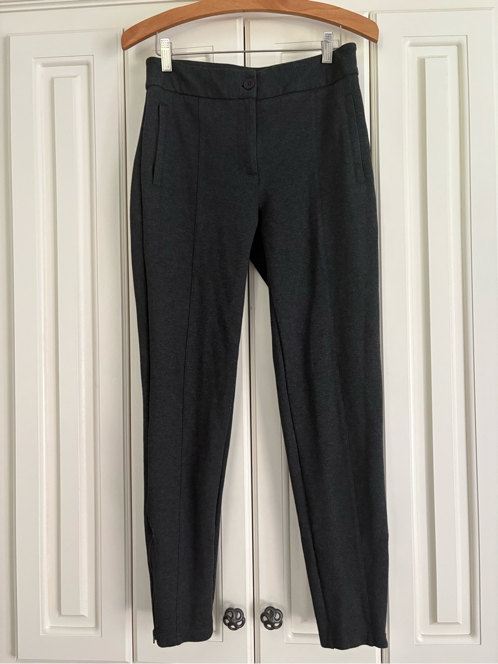 Betabrand Dark Gray Tapered‎ Leg Zip Ankle Pants Front Seam Small Long Classic